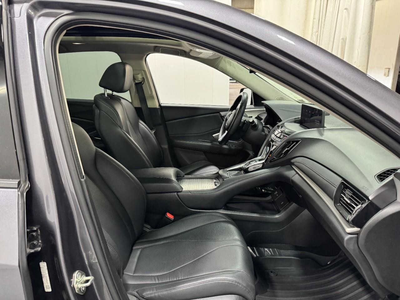 Acura RDX Vehicle Full-screen Gallery Image 18