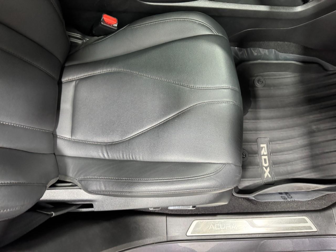 Acura RDX Vehicle Full-screen Gallery Image 19