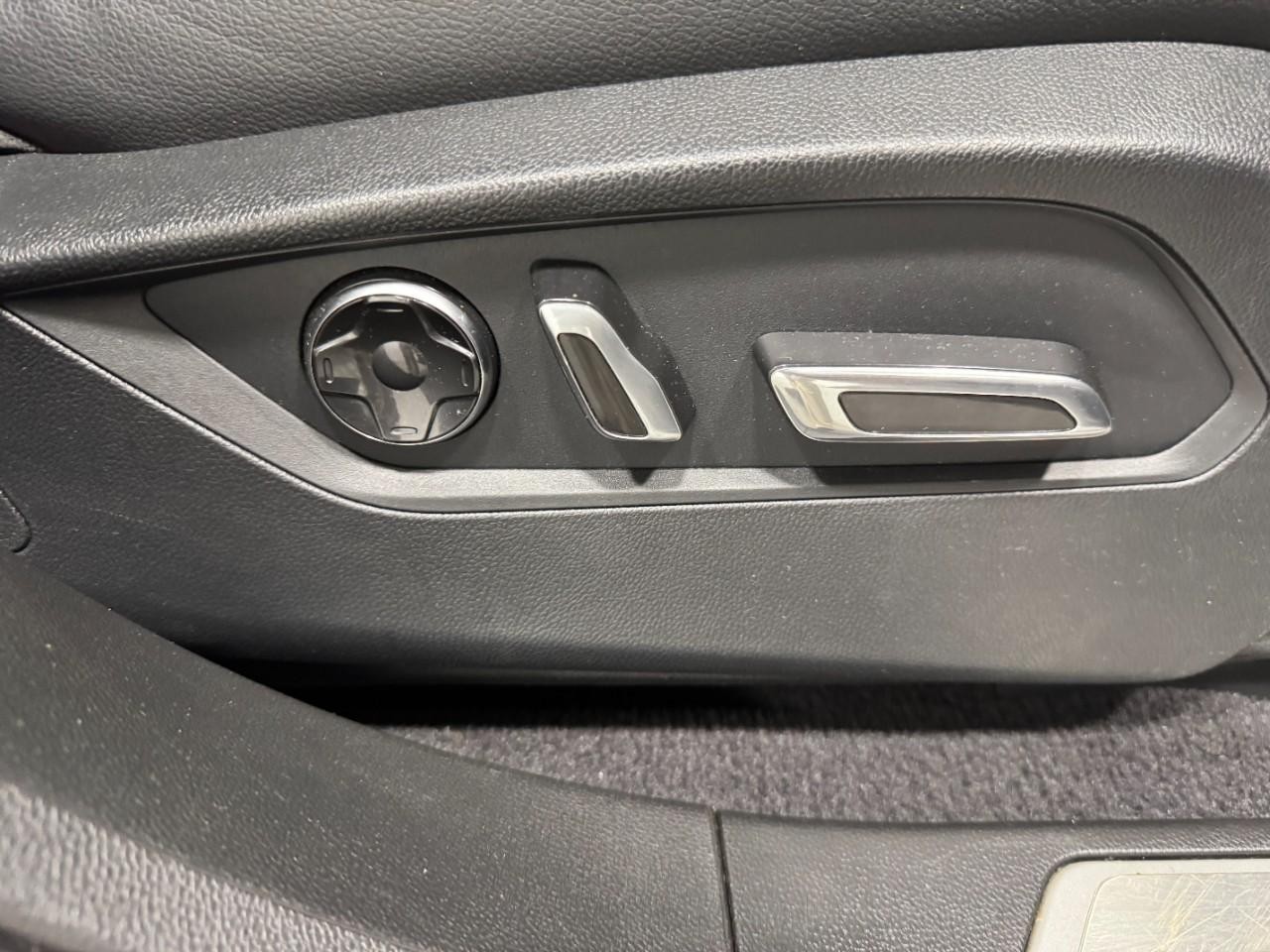 Acura RDX Vehicle Full-screen Gallery Image 20