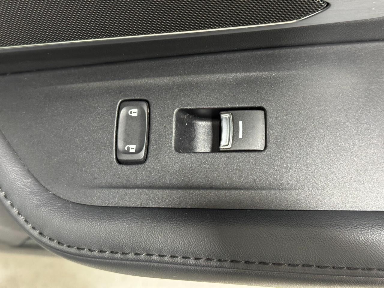 Acura RDX Vehicle Full-screen Gallery Image 22