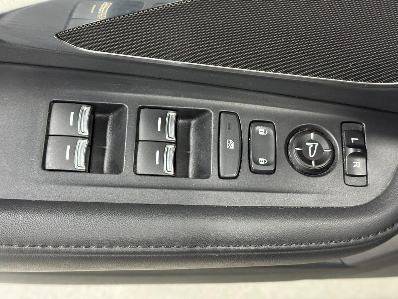 Acura RDX Vehicle Full-screen Gallery Image 24