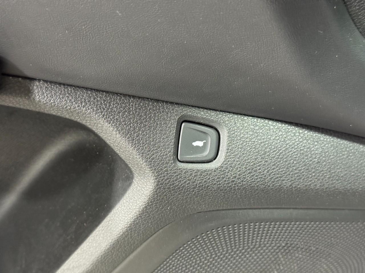 Acura RDX Vehicle Full-screen Gallery Image 25