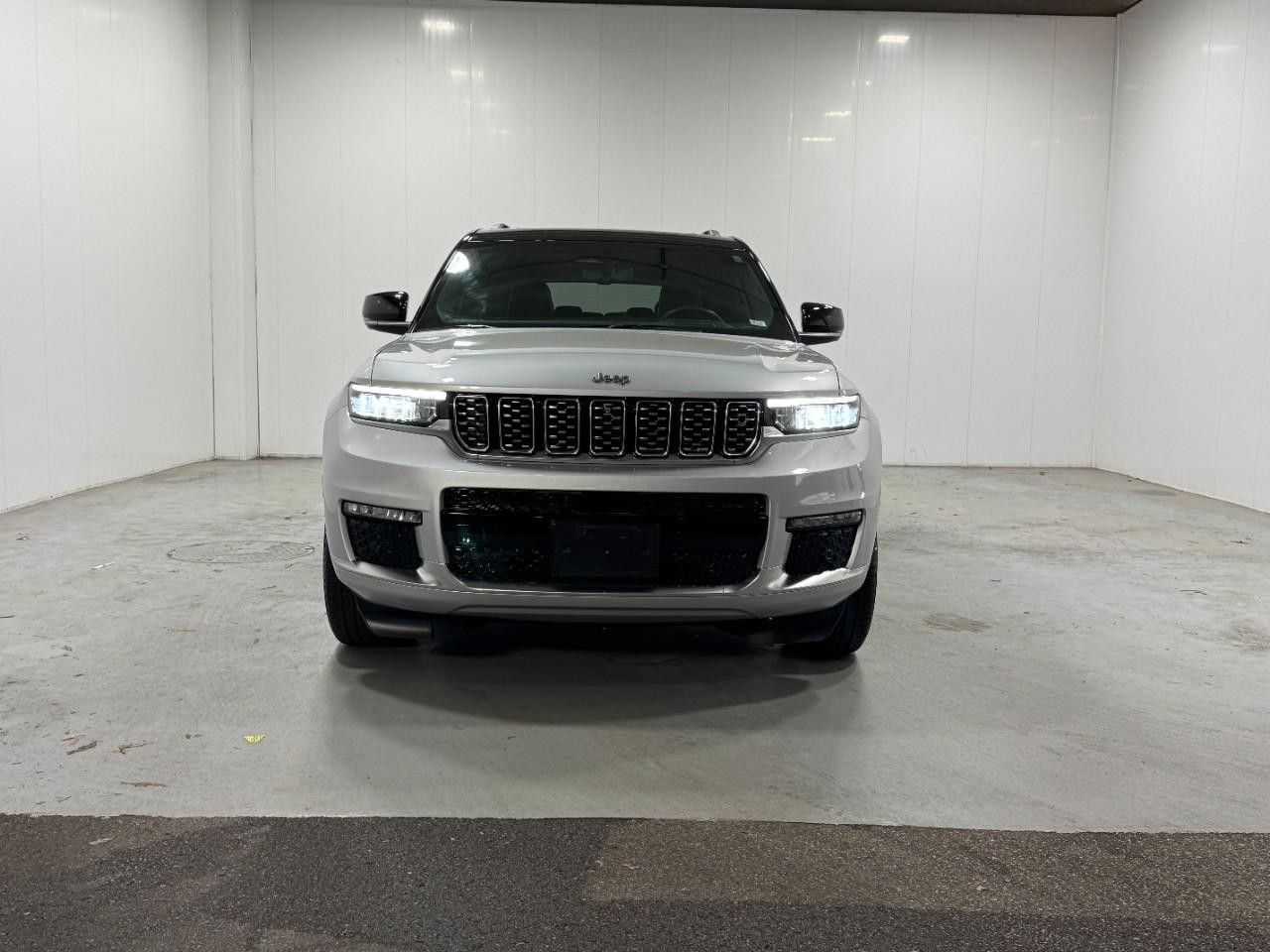 Jeep Grand Cherokee L Vehicle Full-screen Gallery Image 7