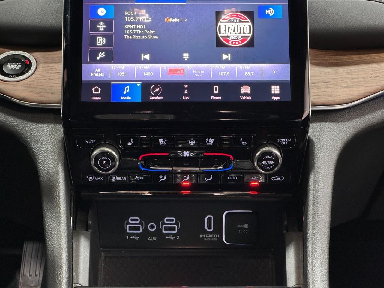 Jeep Grand Cherokee L Vehicle Full-screen Gallery Image 18