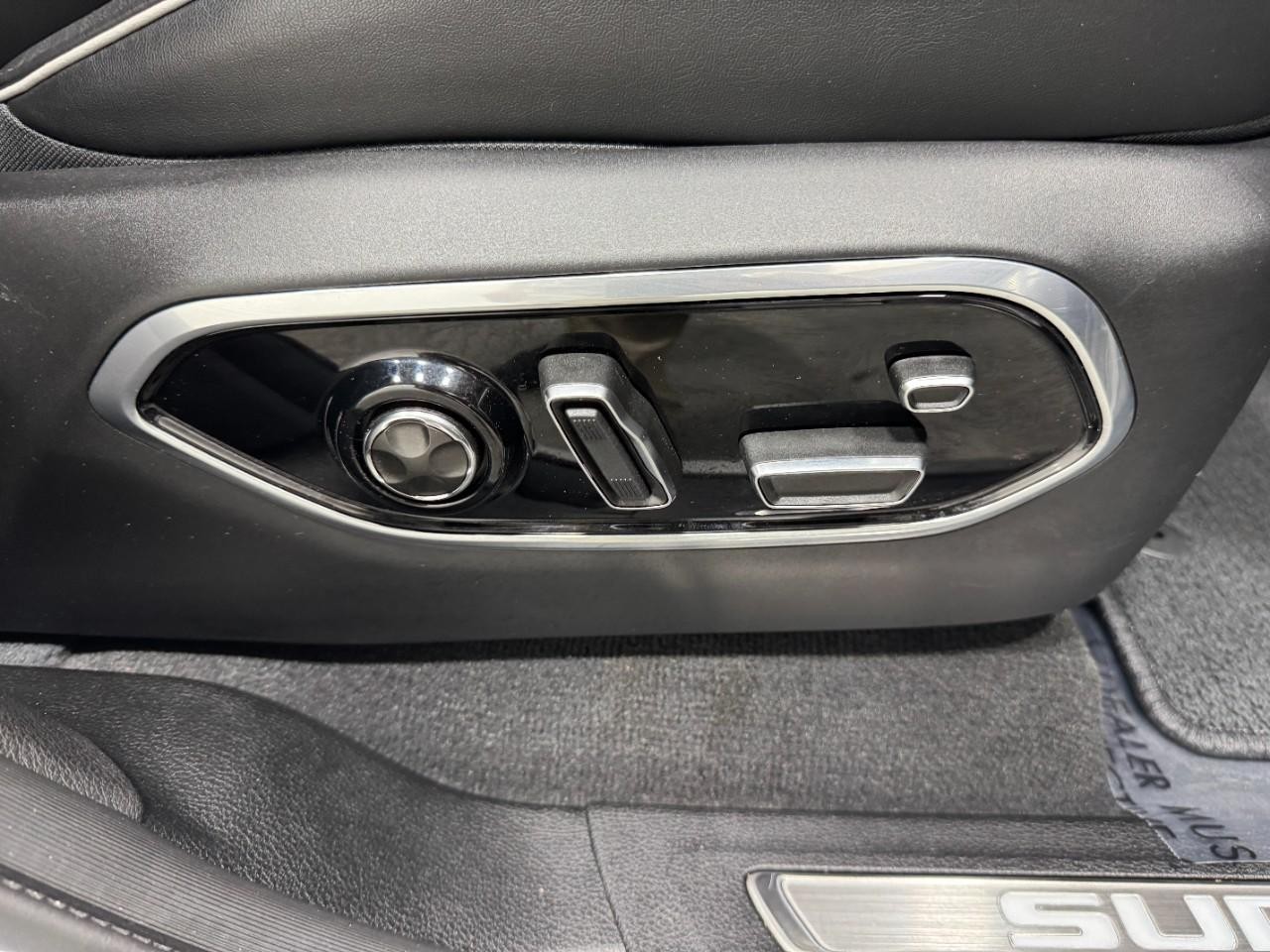 Jeep Grand Cherokee L Vehicle Full-screen Gallery Image 23