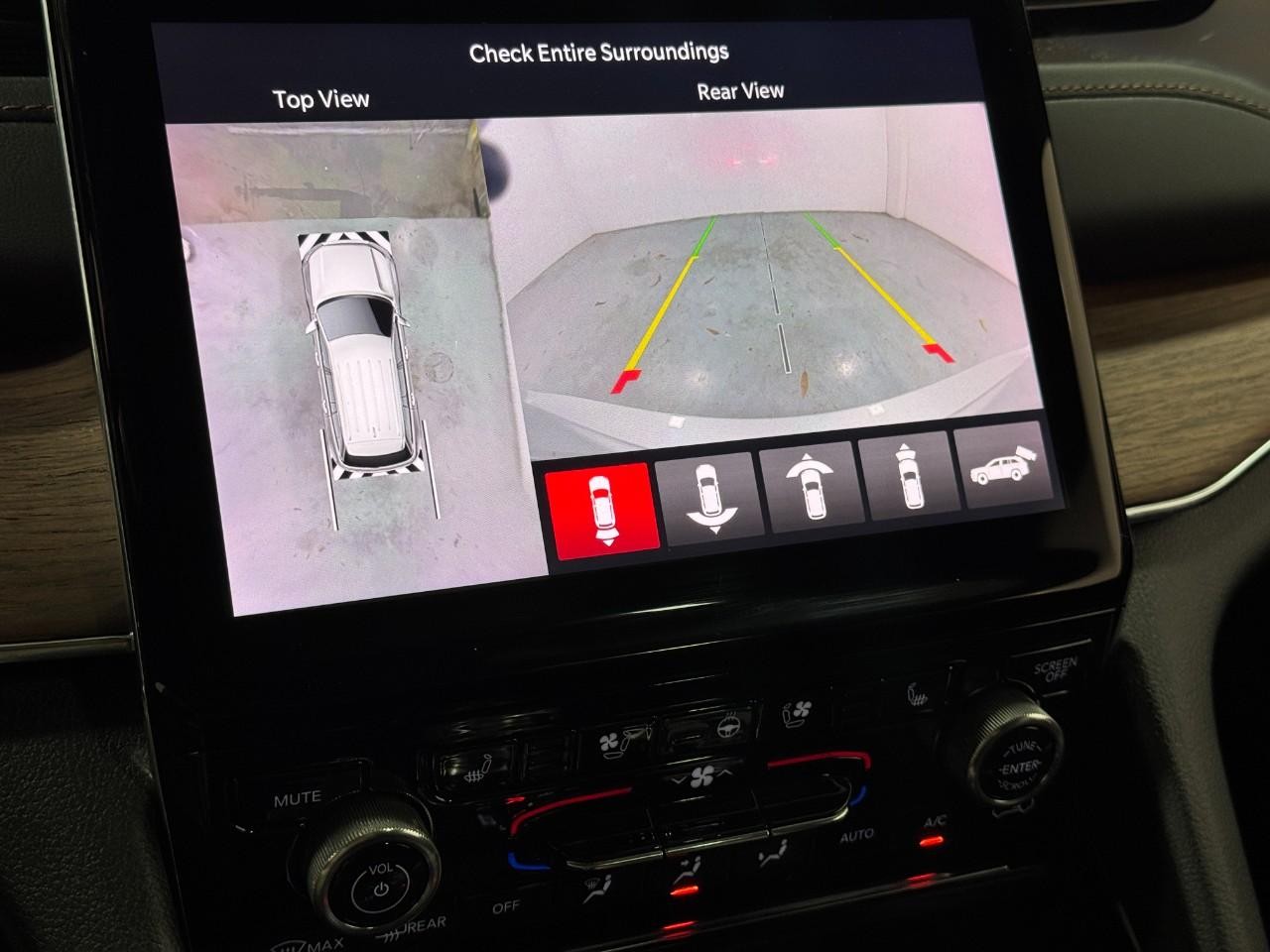 Jeep Grand Cherokee L Vehicle Full-screen Gallery Image 36