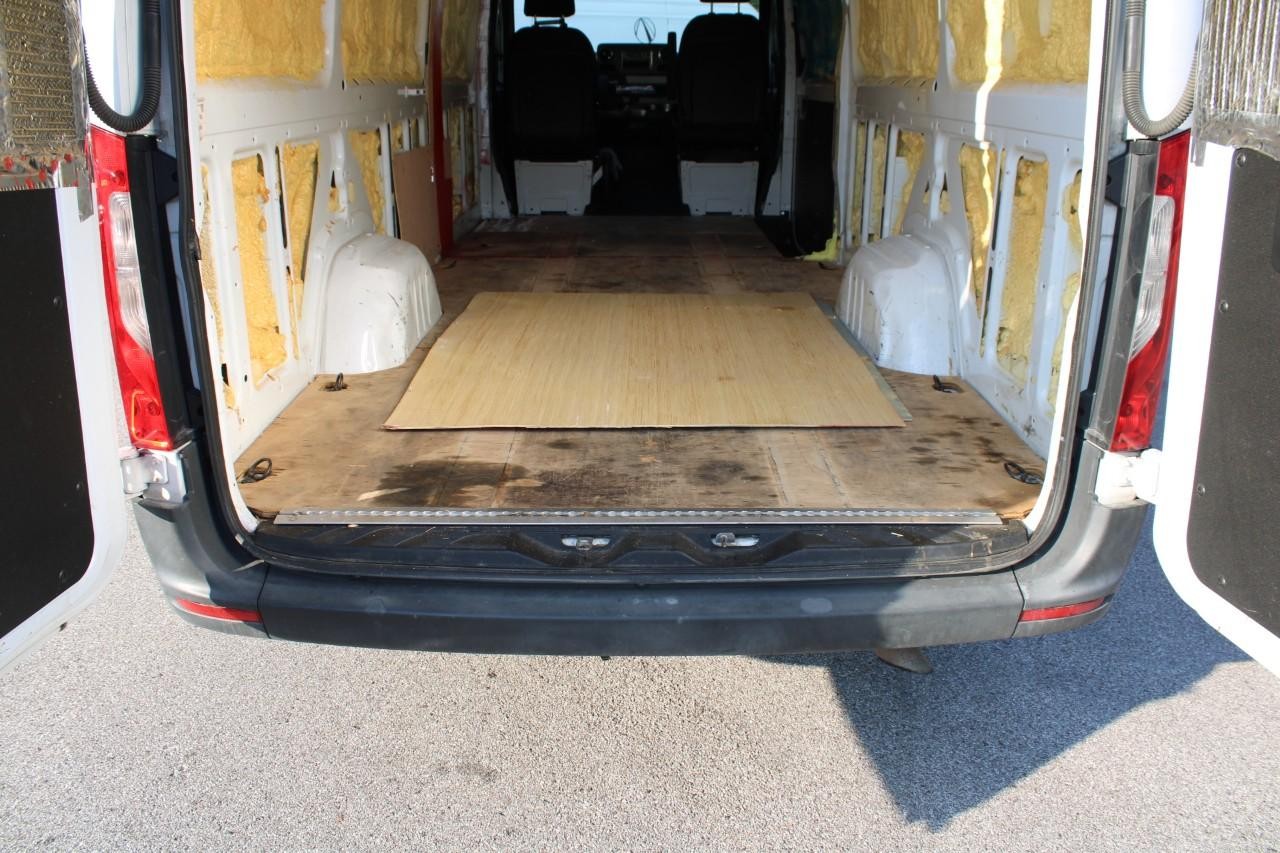 Mercedes-Benz Sprinter Cargo Van Vehicle Full-screen Gallery Image 11