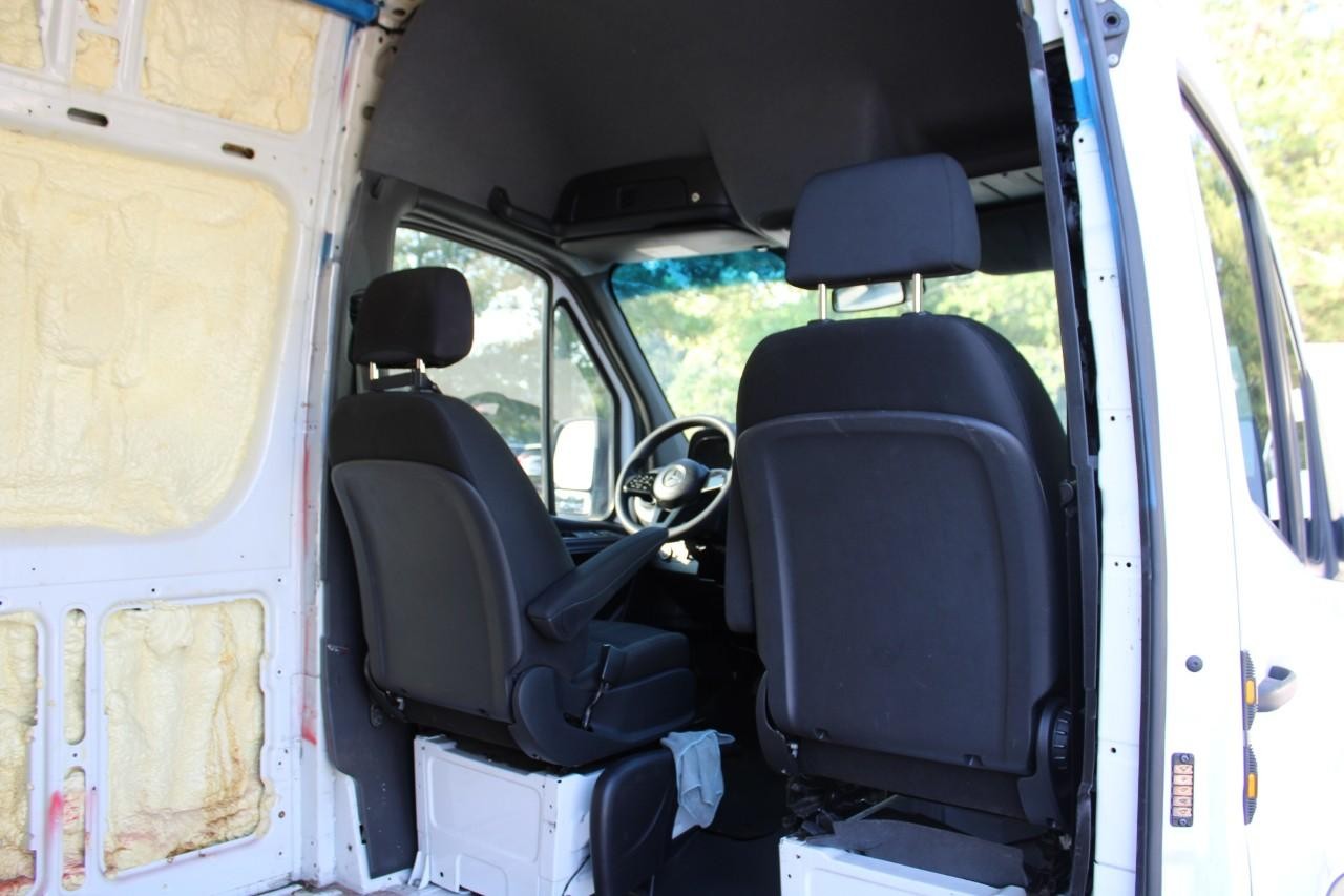 Mercedes-Benz Sprinter Cargo Van Vehicle Full-screen Gallery Image 17