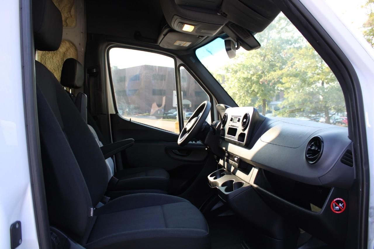 Mercedes-Benz Sprinter Cargo Van Vehicle Full-screen Gallery Image 18