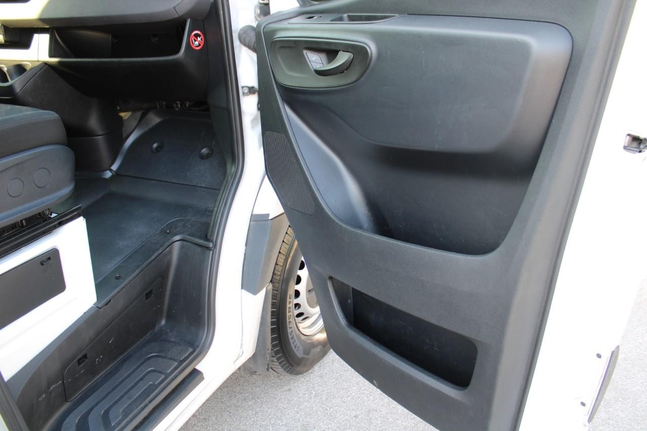 Mercedes-Benz Sprinter Cargo Van Vehicle Full-screen Gallery Image 19