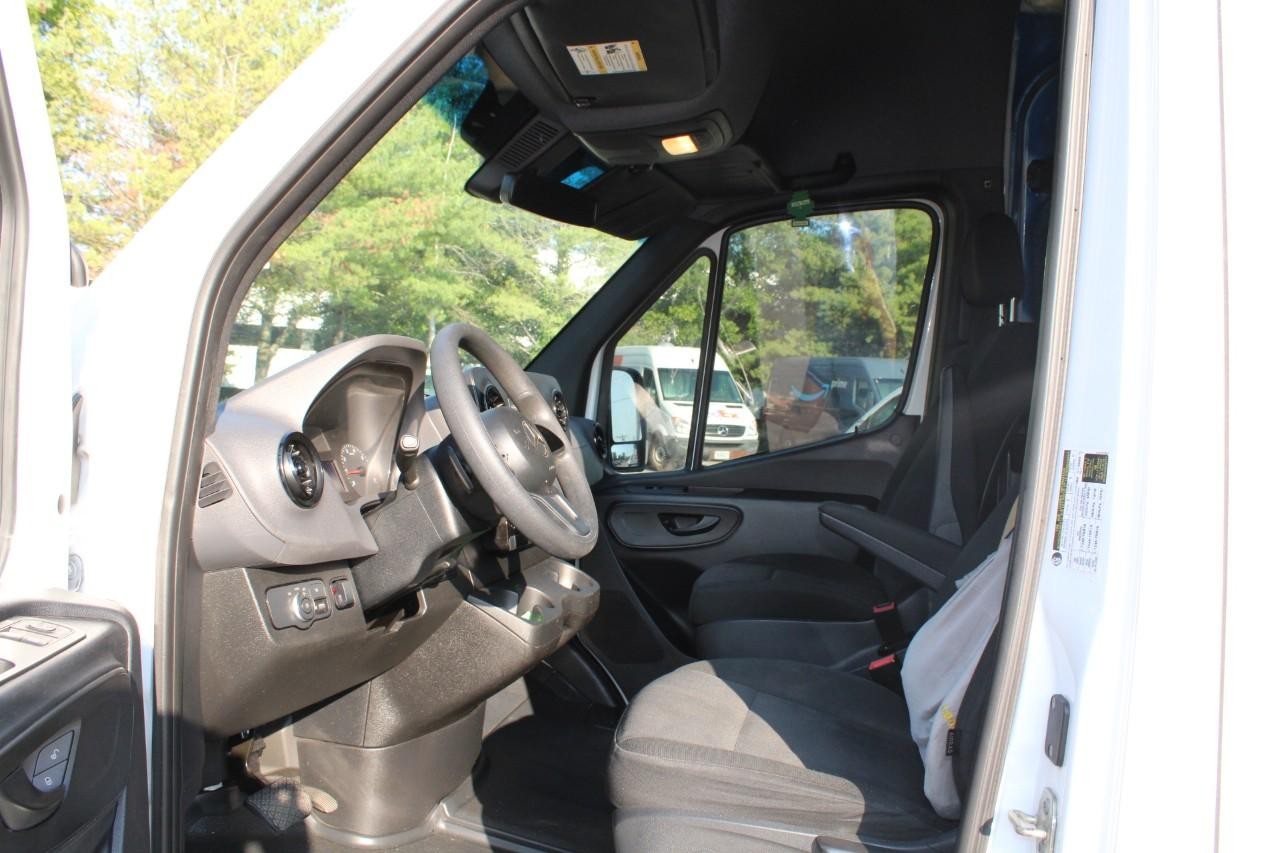 Mercedes-Benz Sprinter Cargo Van Vehicle Full-screen Gallery Image 20