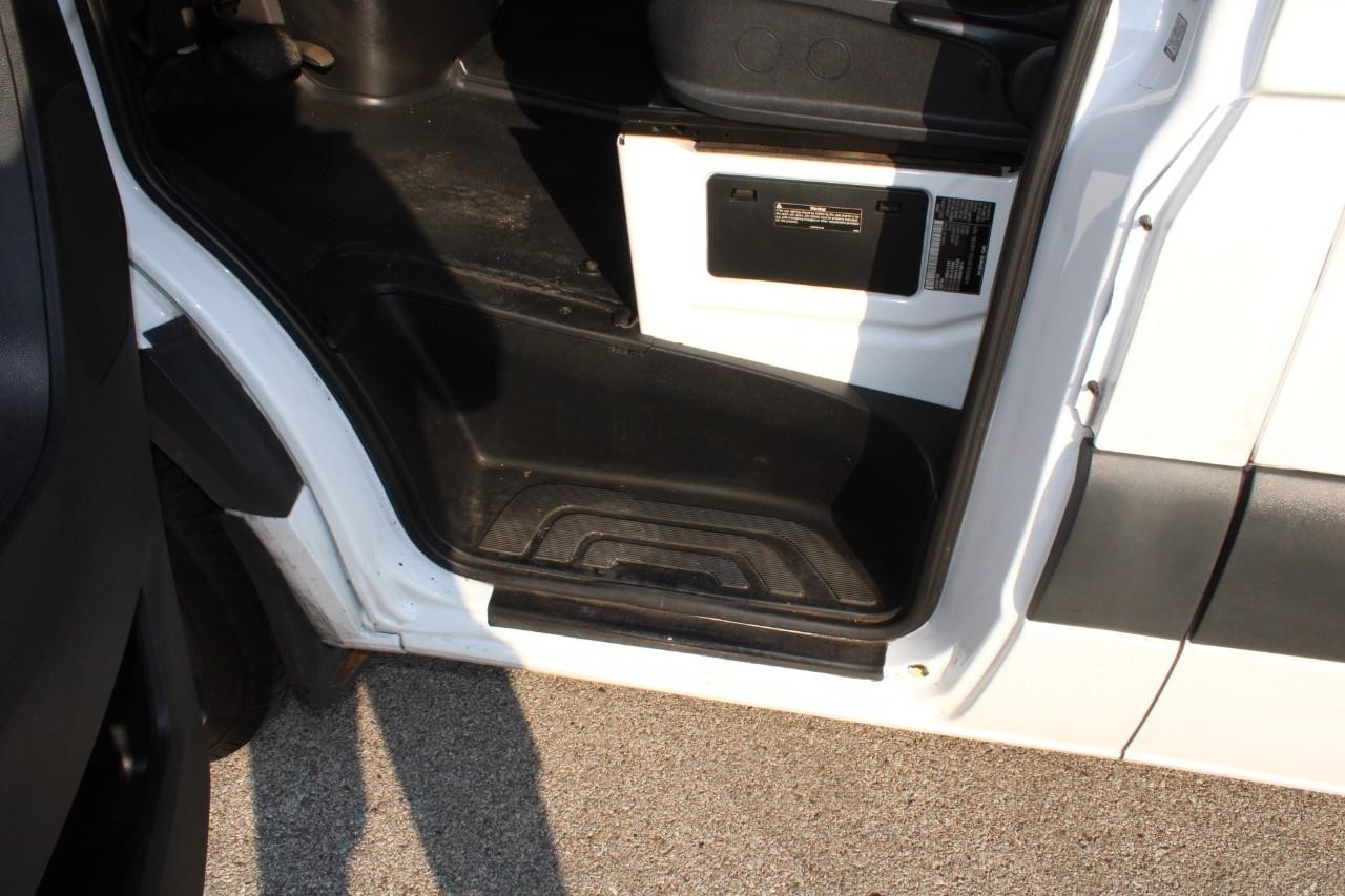 Mercedes-Benz Sprinter Cargo Van Vehicle Full-screen Gallery Image 21