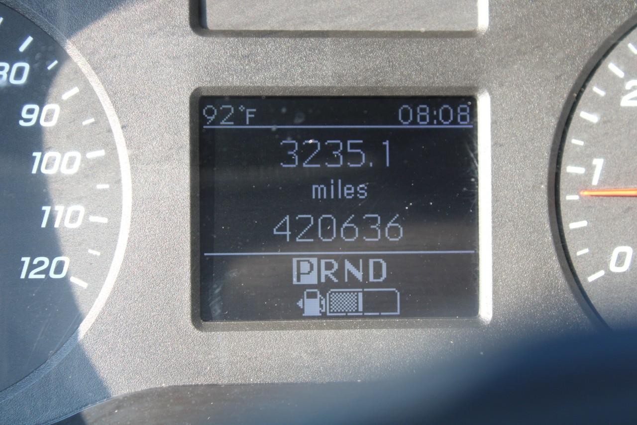 Mercedes-Benz Sprinter Cargo Van Vehicle Full-screen Gallery Image 28