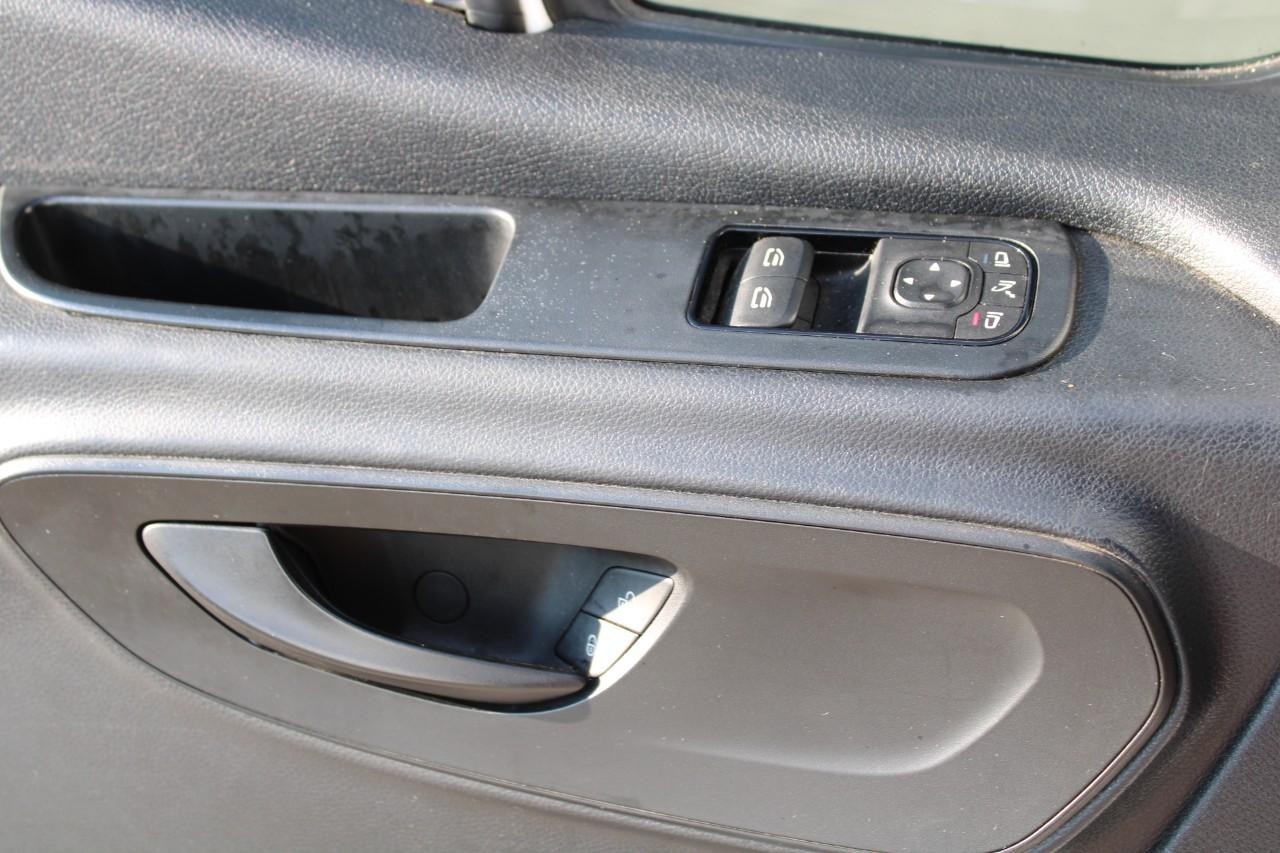 Mercedes-Benz Sprinter Cargo Van Vehicle Full-screen Gallery Image 31