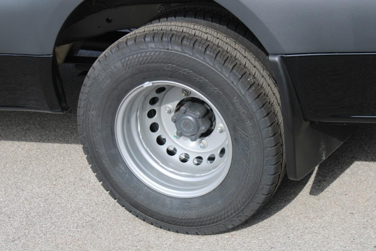 Mercedes-Benz Sprinter Cargo Van Vehicle Full-screen Gallery Image 4