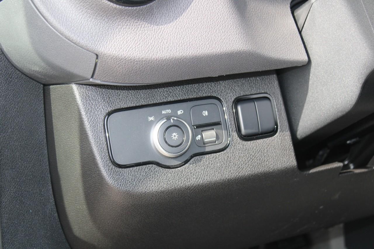 Mercedes-Benz Sprinter Cargo Van Vehicle Full-screen Gallery Image 14