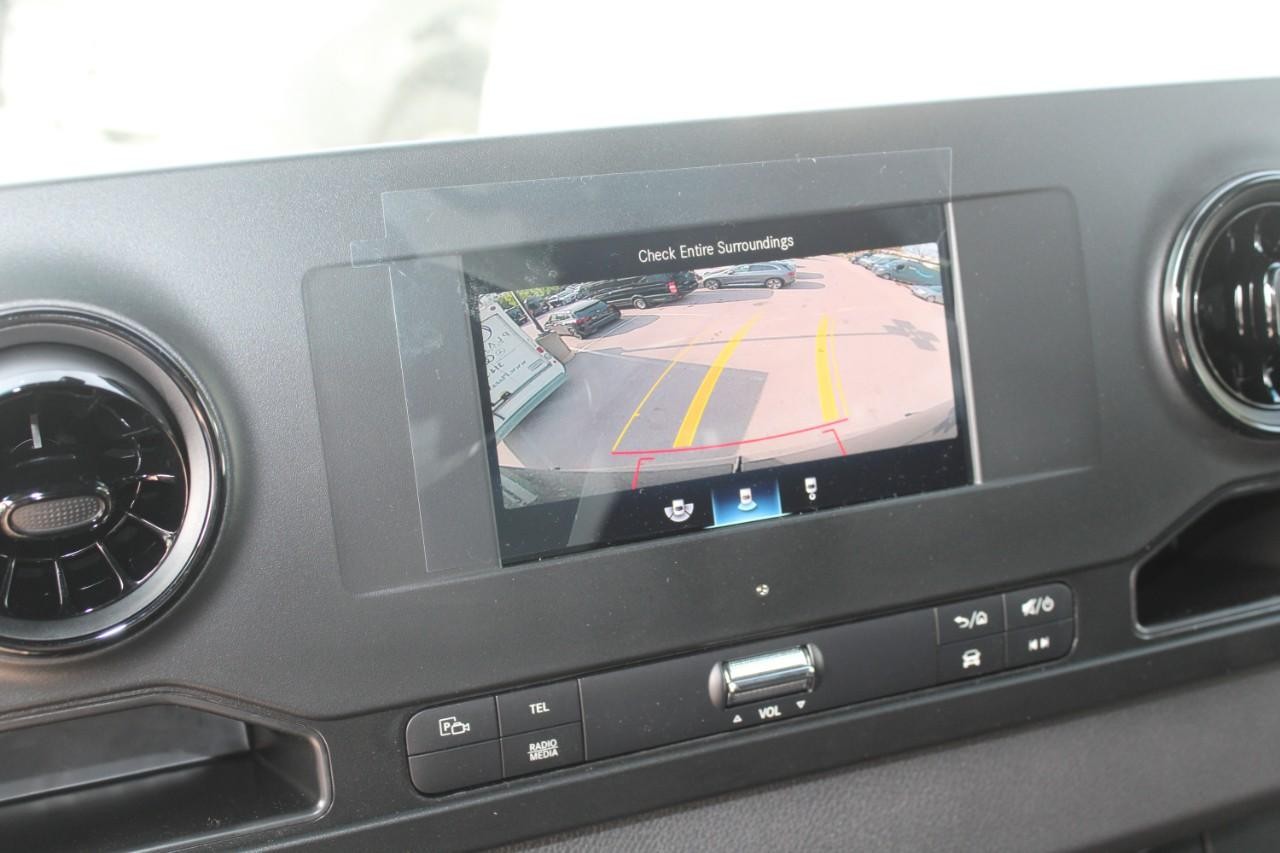 Mercedes-Benz Sprinter Cargo Van Vehicle Full-screen Gallery Image 21