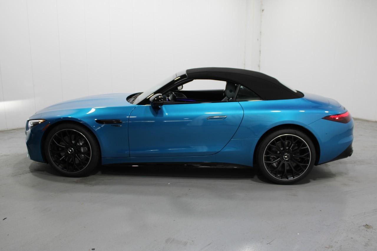 Mercedes-Benz SL Vehicle Full-screen Gallery Image 2