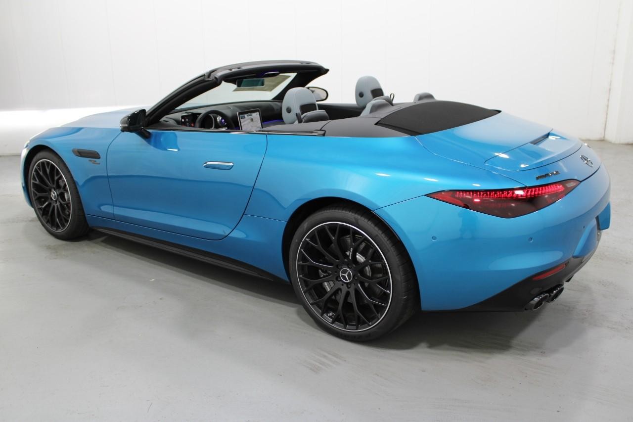 Mercedes-Benz SL Vehicle Full-screen Gallery Image 5