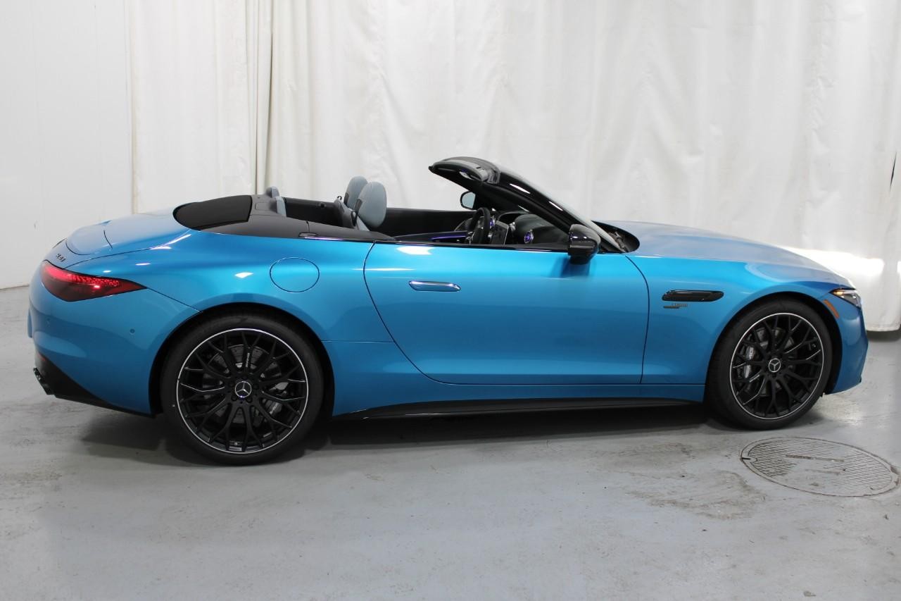 Mercedes-Benz SL Vehicle Full-screen Gallery Image 6