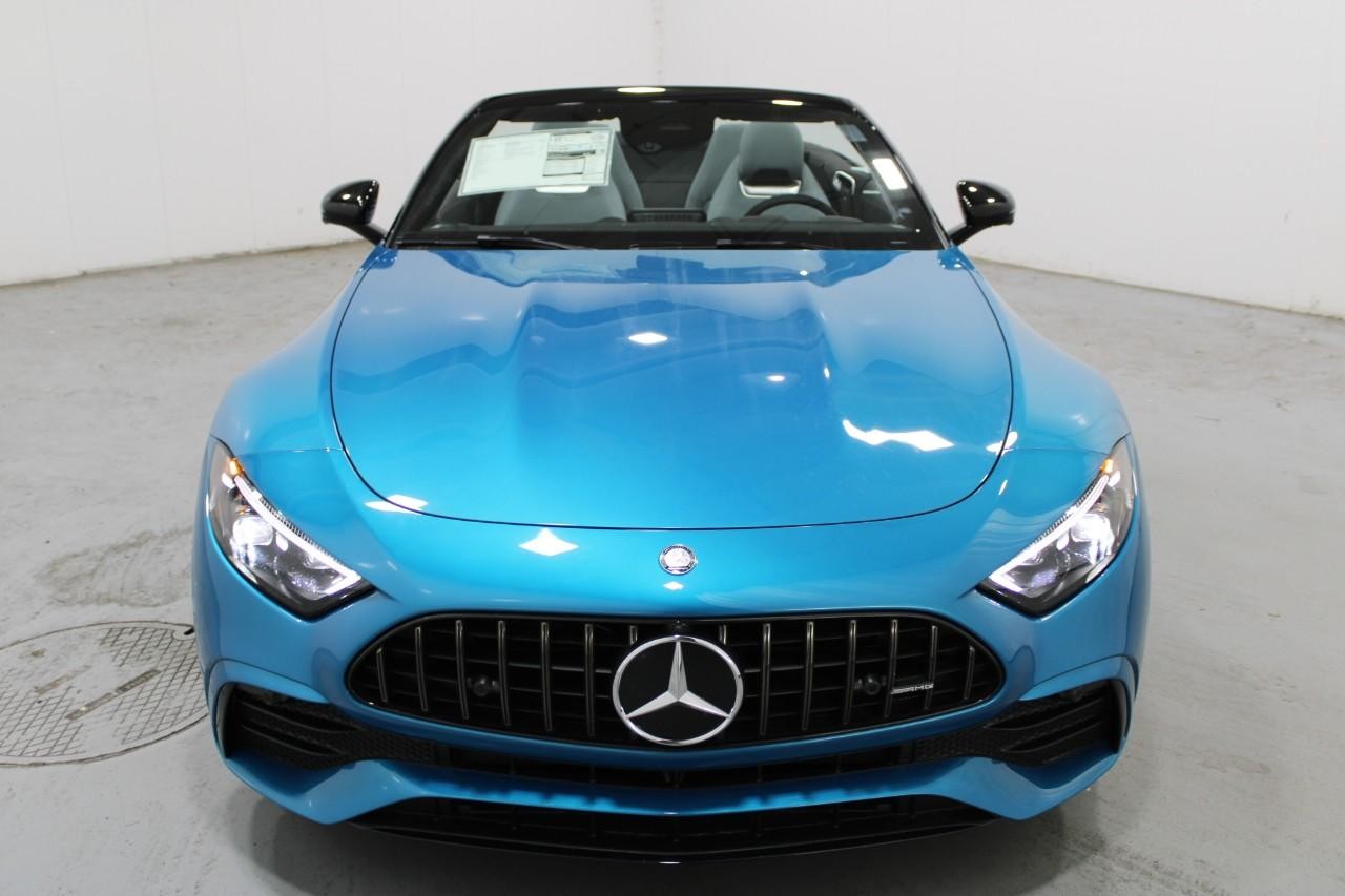 Mercedes-Benz SL Vehicle Full-screen Gallery Image 9