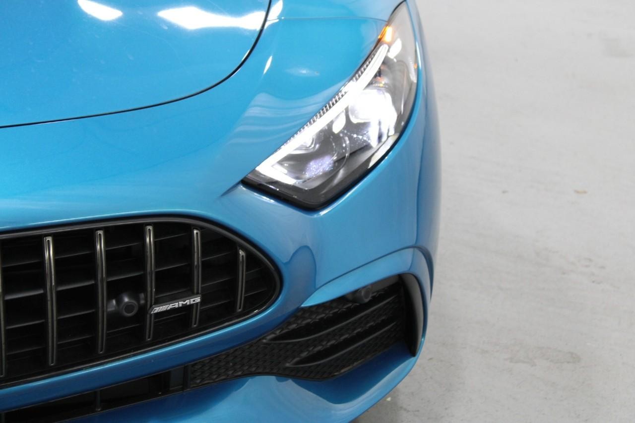 Mercedes-Benz SL Vehicle Full-screen Gallery Image 11