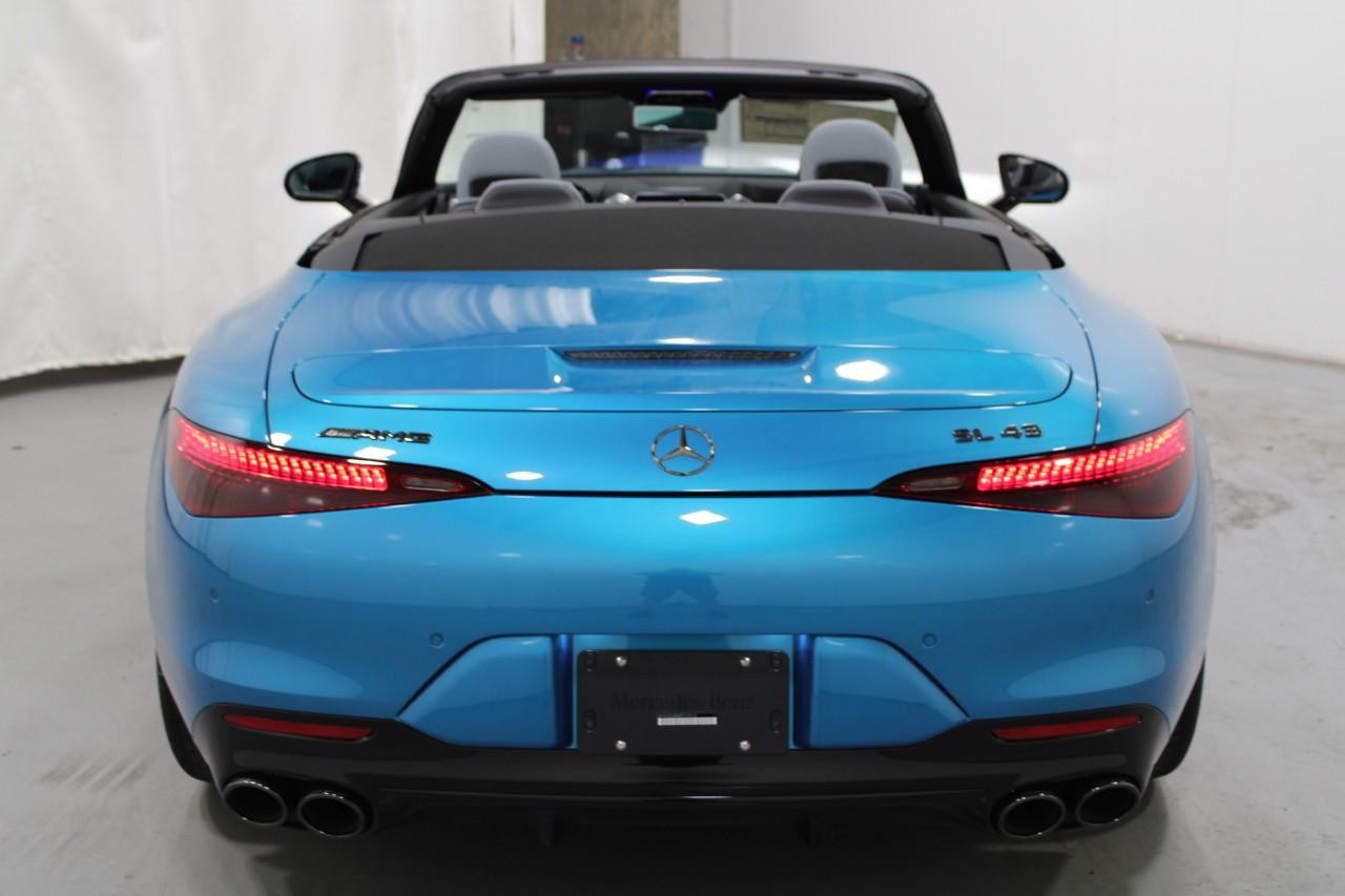 Mercedes-Benz SL Vehicle Full-screen Gallery Image 12