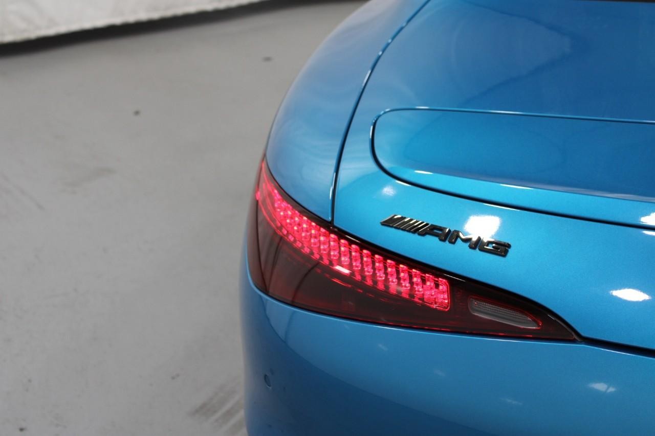 Mercedes-Benz SL Vehicle Full-screen Gallery Image 13