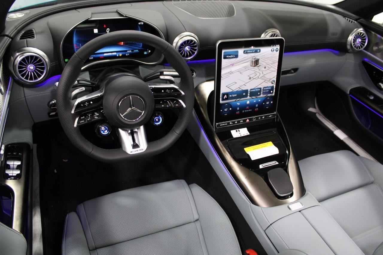 Mercedes-Benz SL Vehicle Full-screen Gallery Image 19