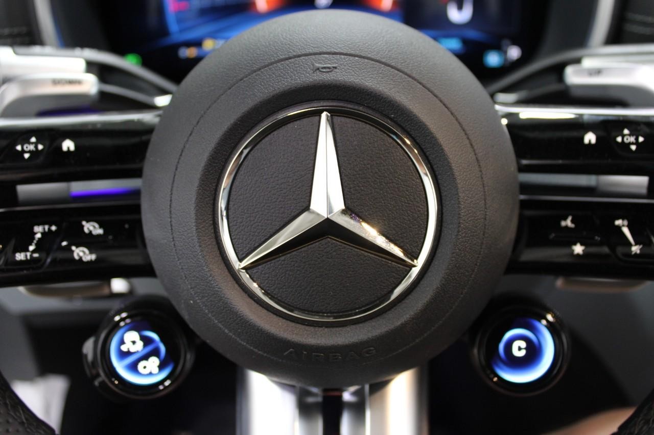 Mercedes-Benz SL Vehicle Full-screen Gallery Image 21