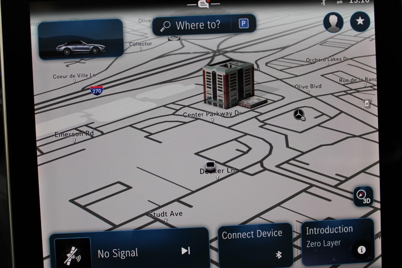 Mercedes-Benz SL Vehicle Full-screen Gallery Image 24