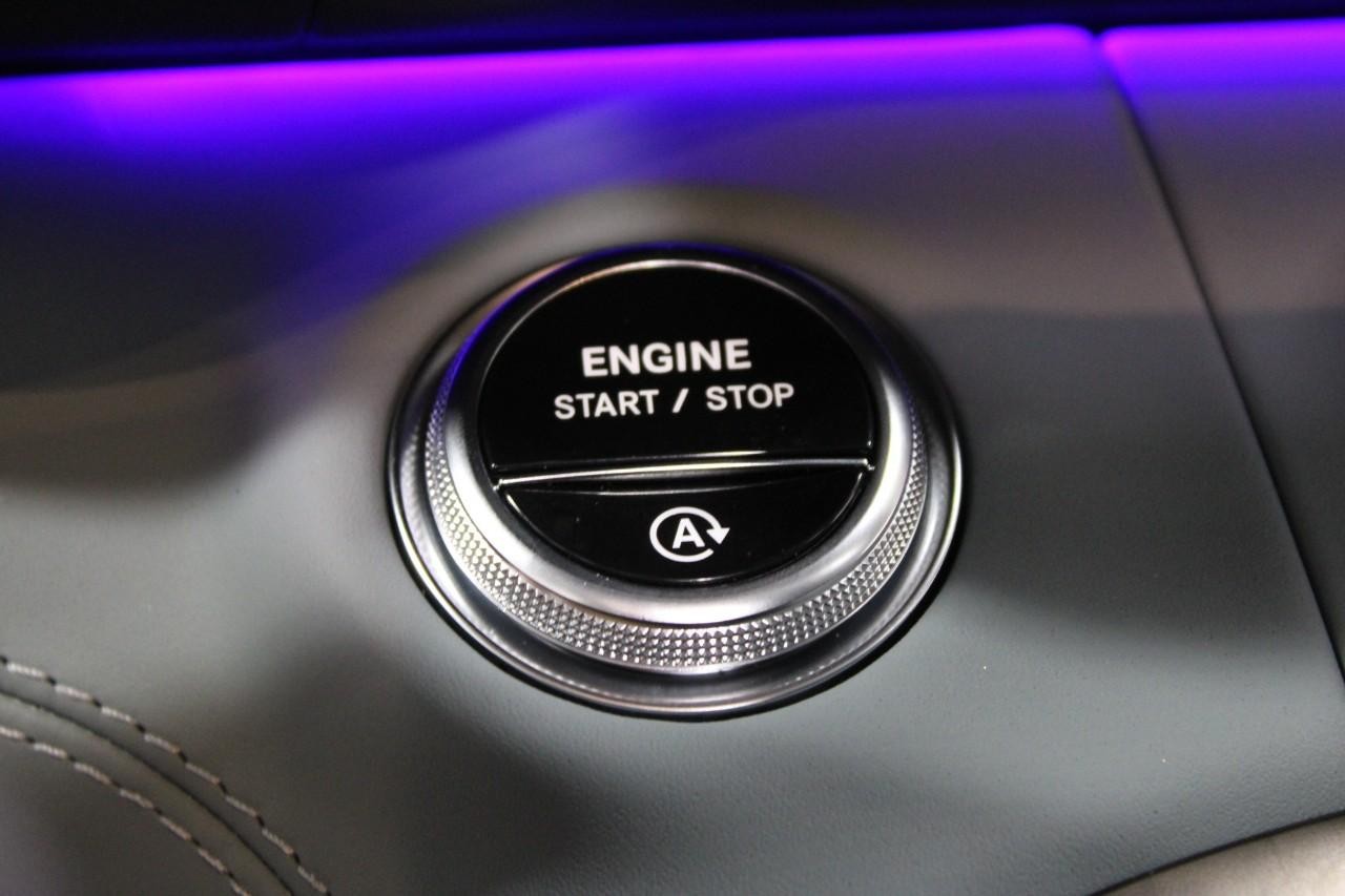 Mercedes-Benz SL Vehicle Full-screen Gallery Image 27