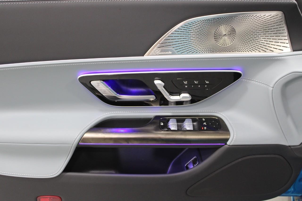 Mercedes-Benz SL Vehicle Full-screen Gallery Image 28