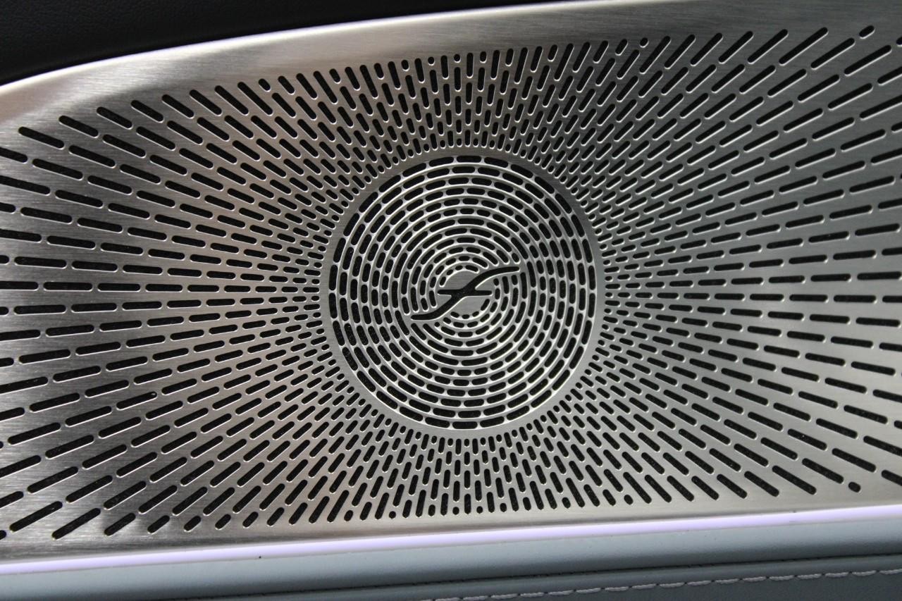 Mercedes-Benz SL Vehicle Full-screen Gallery Image 30