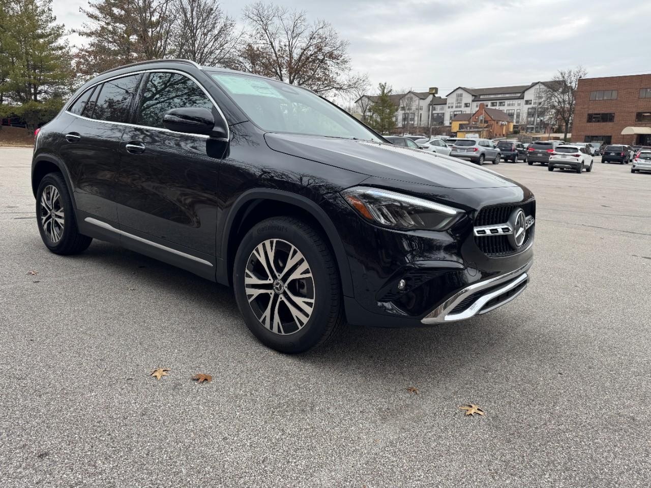 Mercedes-Benz GLA Vehicle Full-screen Gallery Image 6