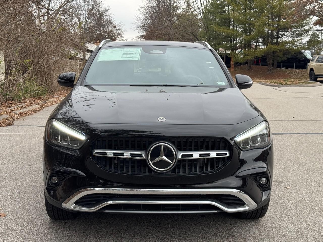 Mercedes-Benz GLA Vehicle Full-screen Gallery Image 7