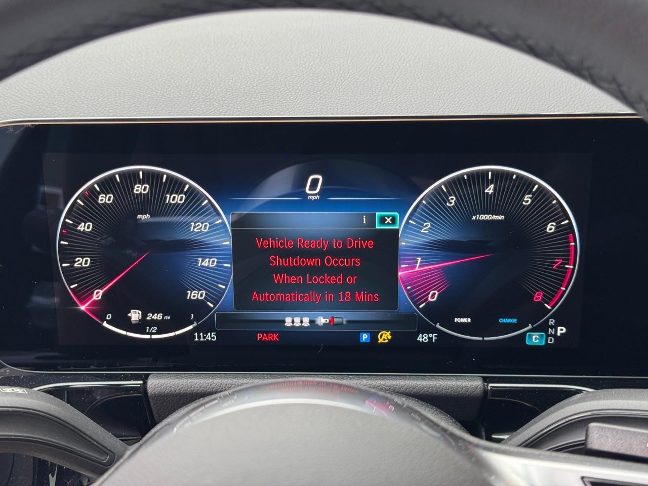 Mercedes-Benz GLA Vehicle Full-screen Gallery Image 24