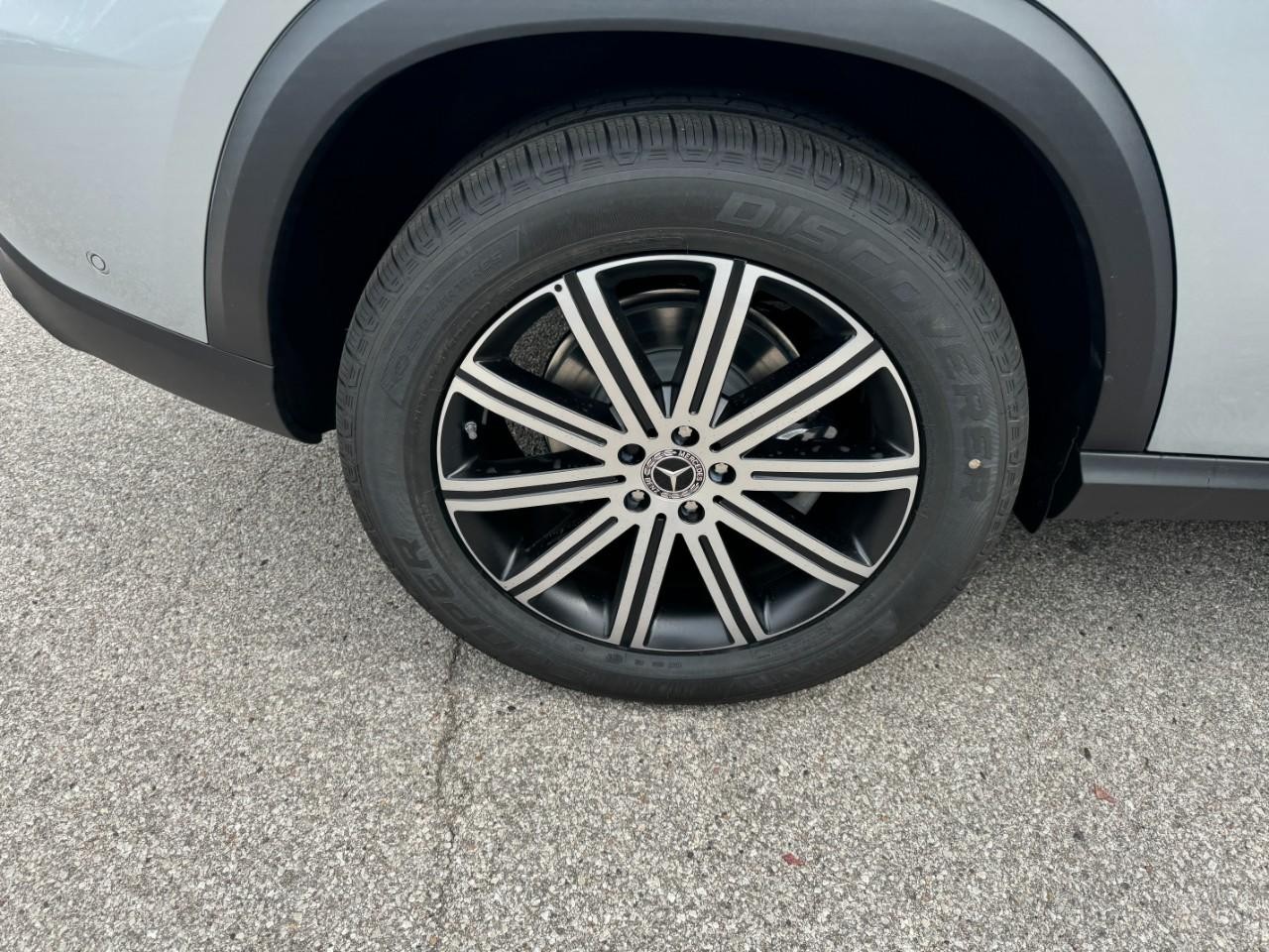 Mercedes-Benz GLE Vehicle Full-screen Gallery Image 5