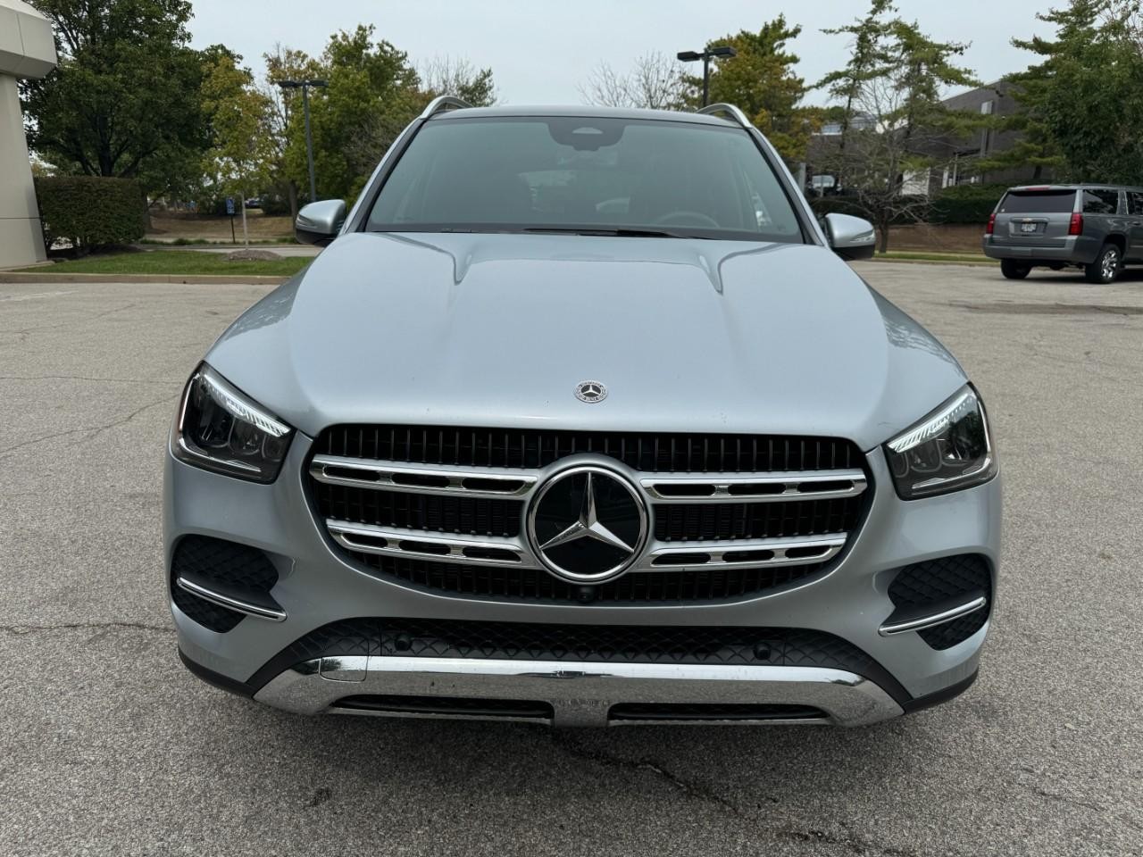 Mercedes-Benz GLE Vehicle Full-screen Gallery Image 7