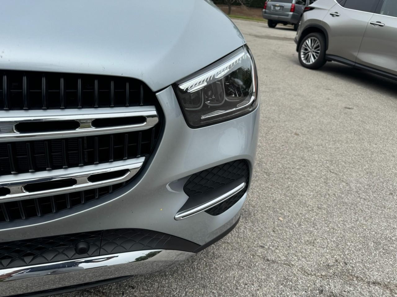 Mercedes-Benz GLE Vehicle Full-screen Gallery Image 9