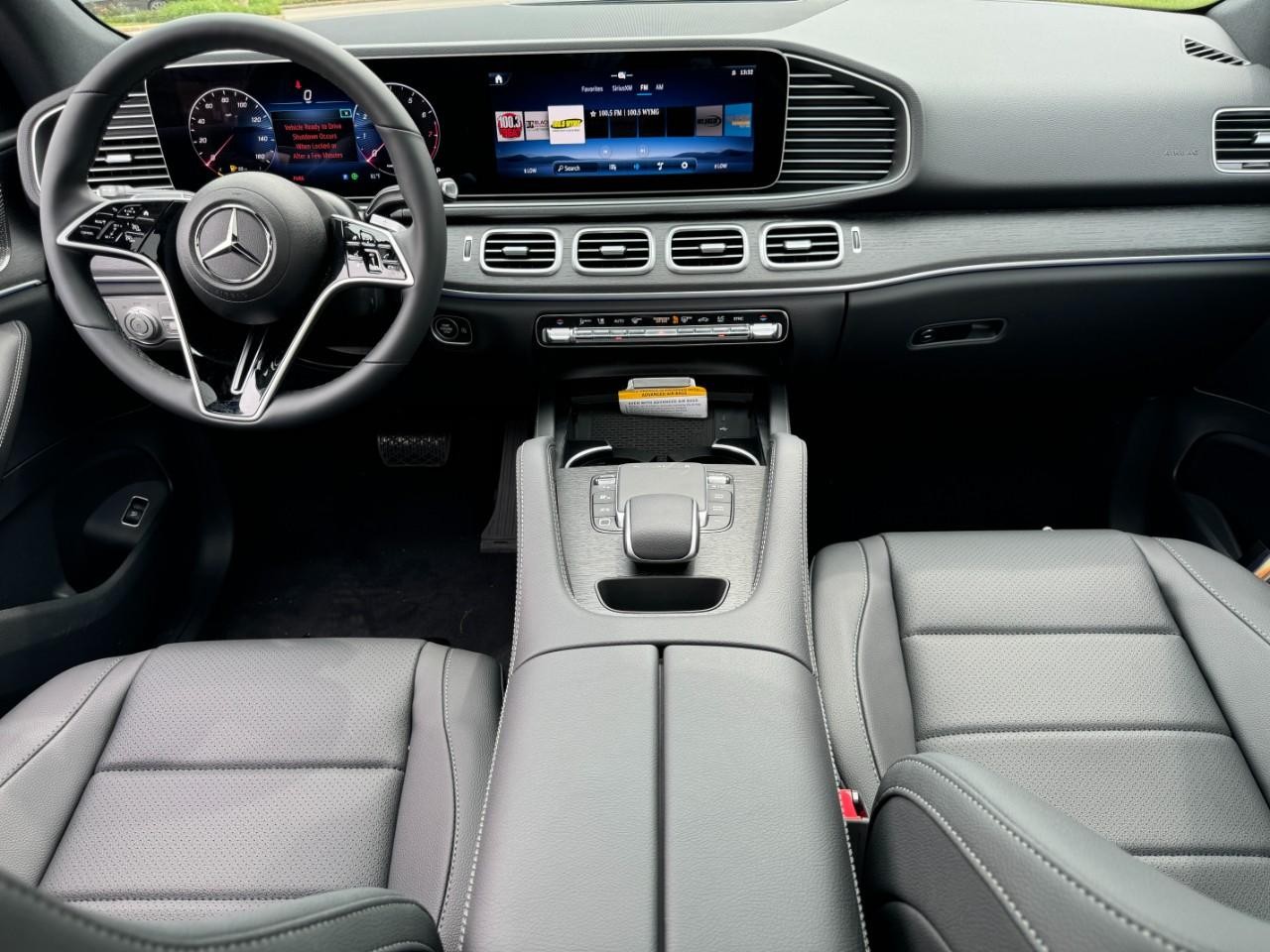 Mercedes-Benz GLE Vehicle Full-screen Gallery Image 14
