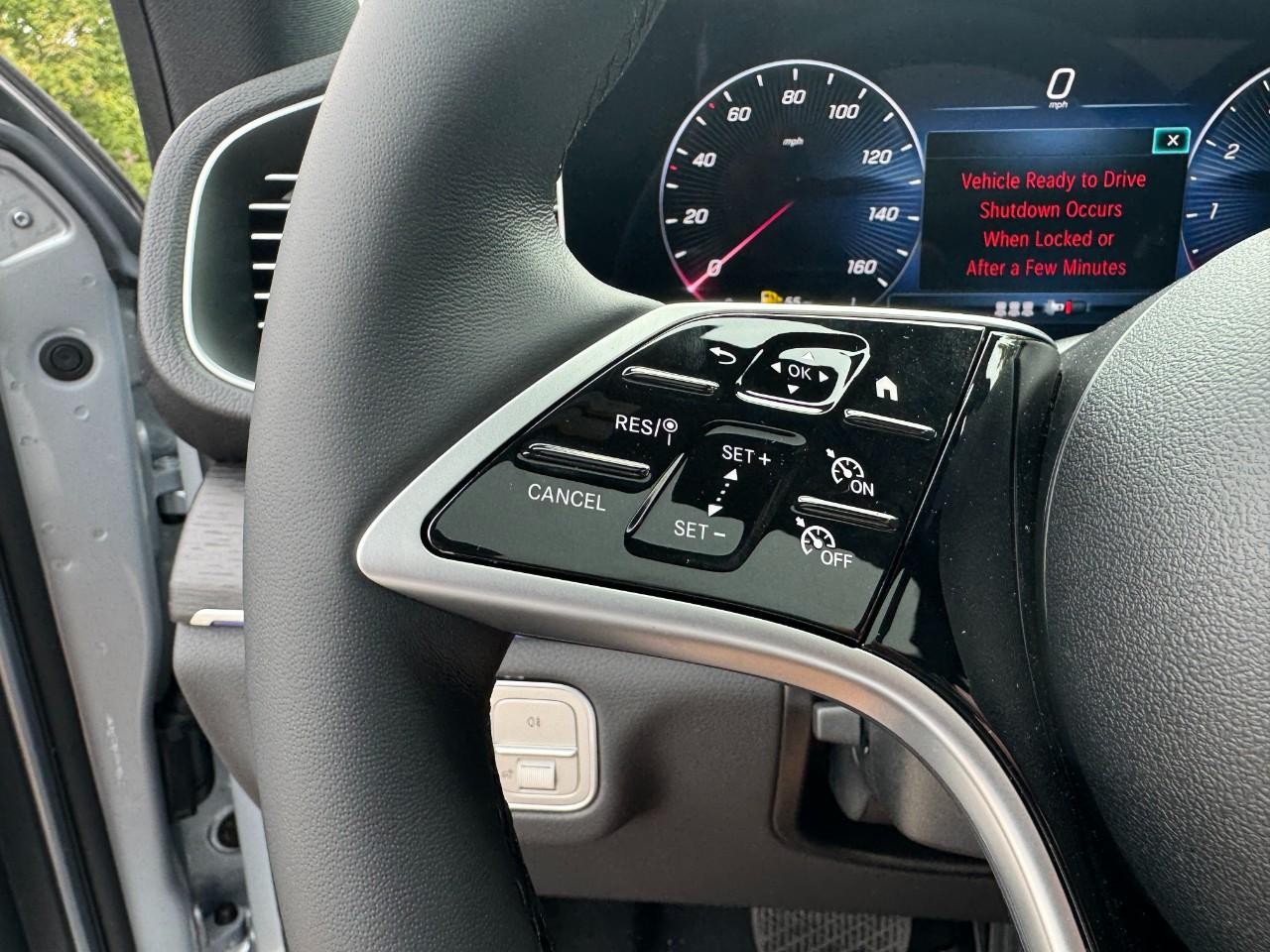 Mercedes-Benz GLE Vehicle Full-screen Gallery Image 21