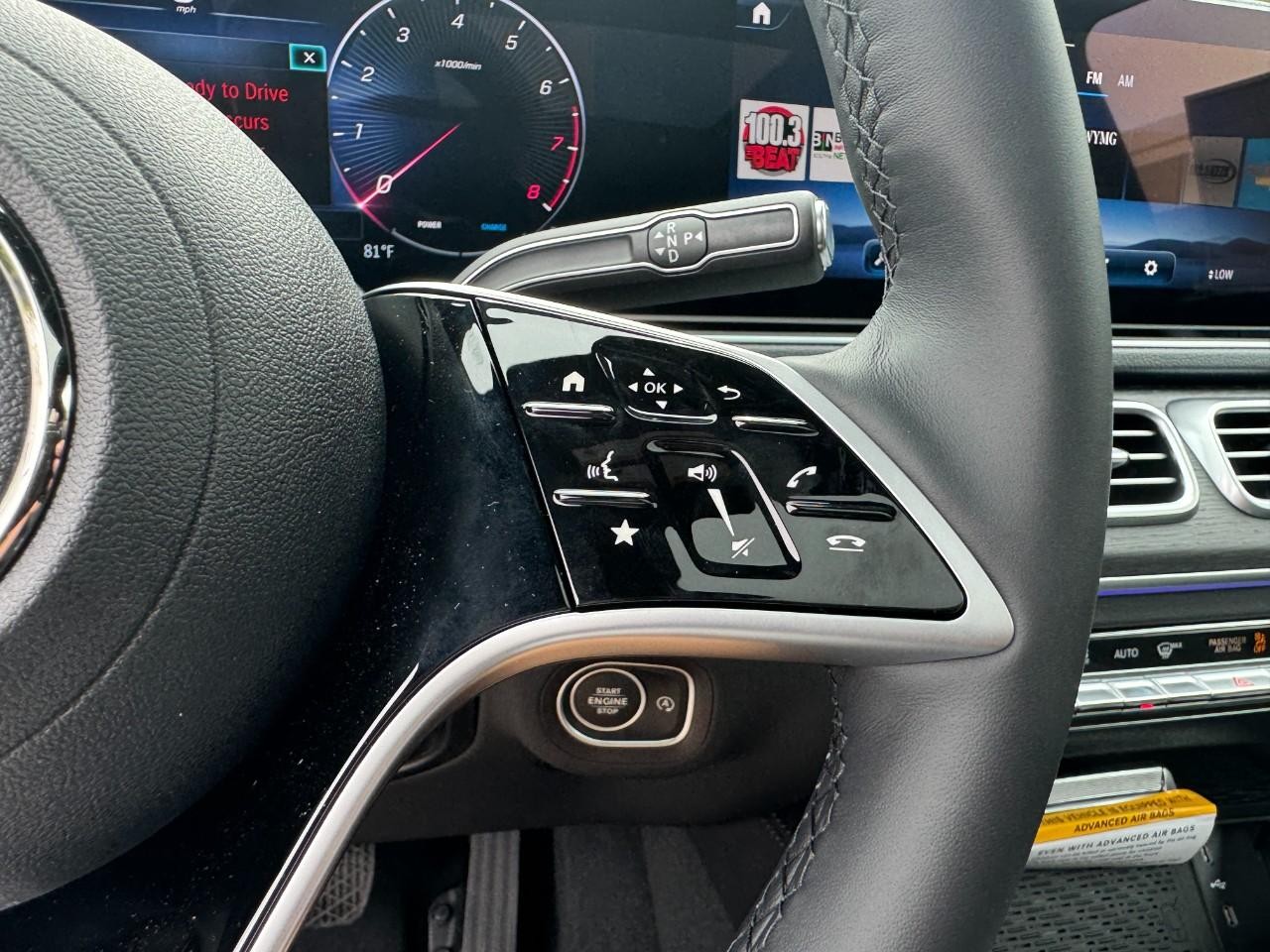 Mercedes-Benz GLE Vehicle Full-screen Gallery Image 22