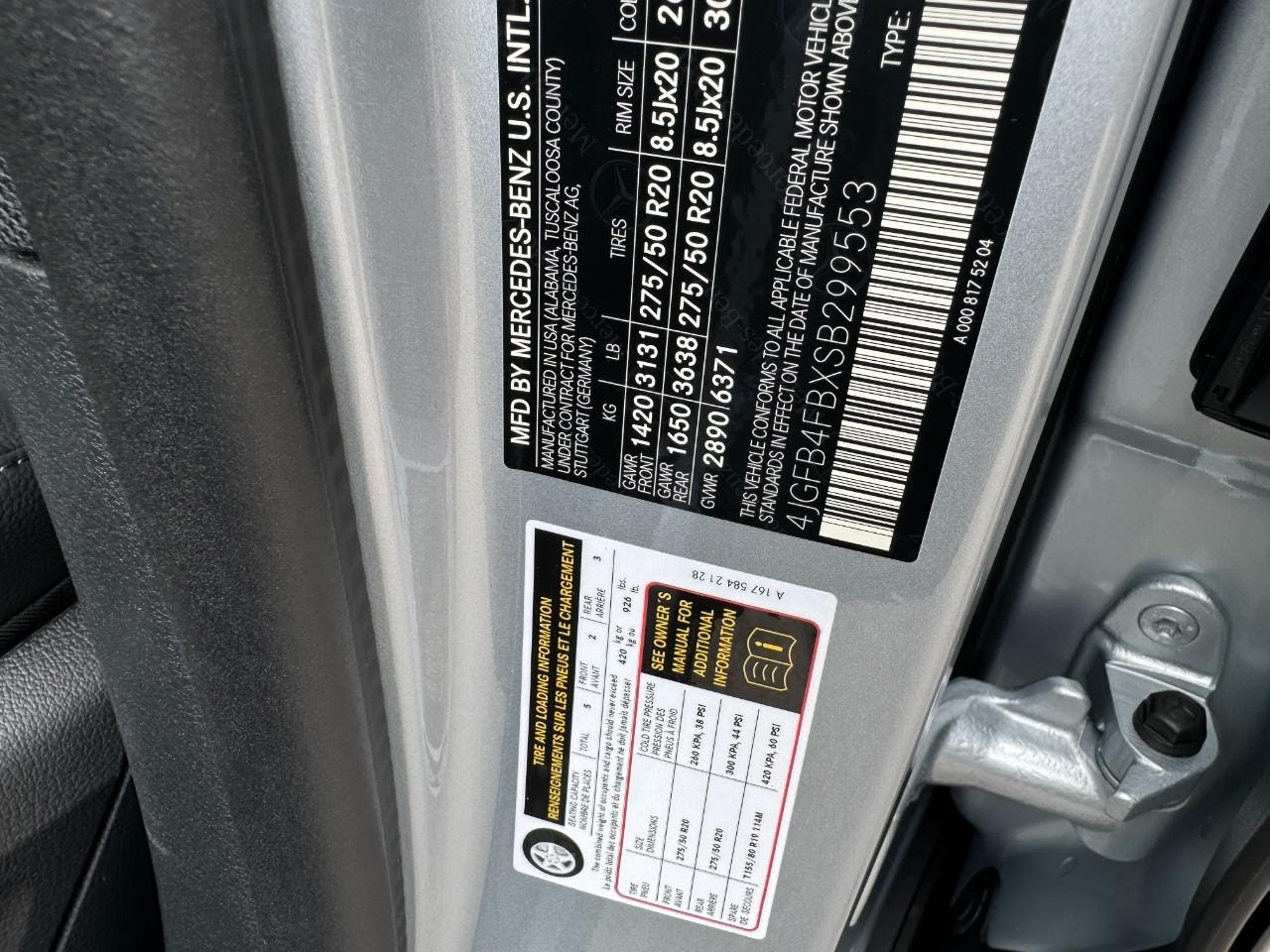 Mercedes-Benz GLE Vehicle Full-screen Gallery Image 33