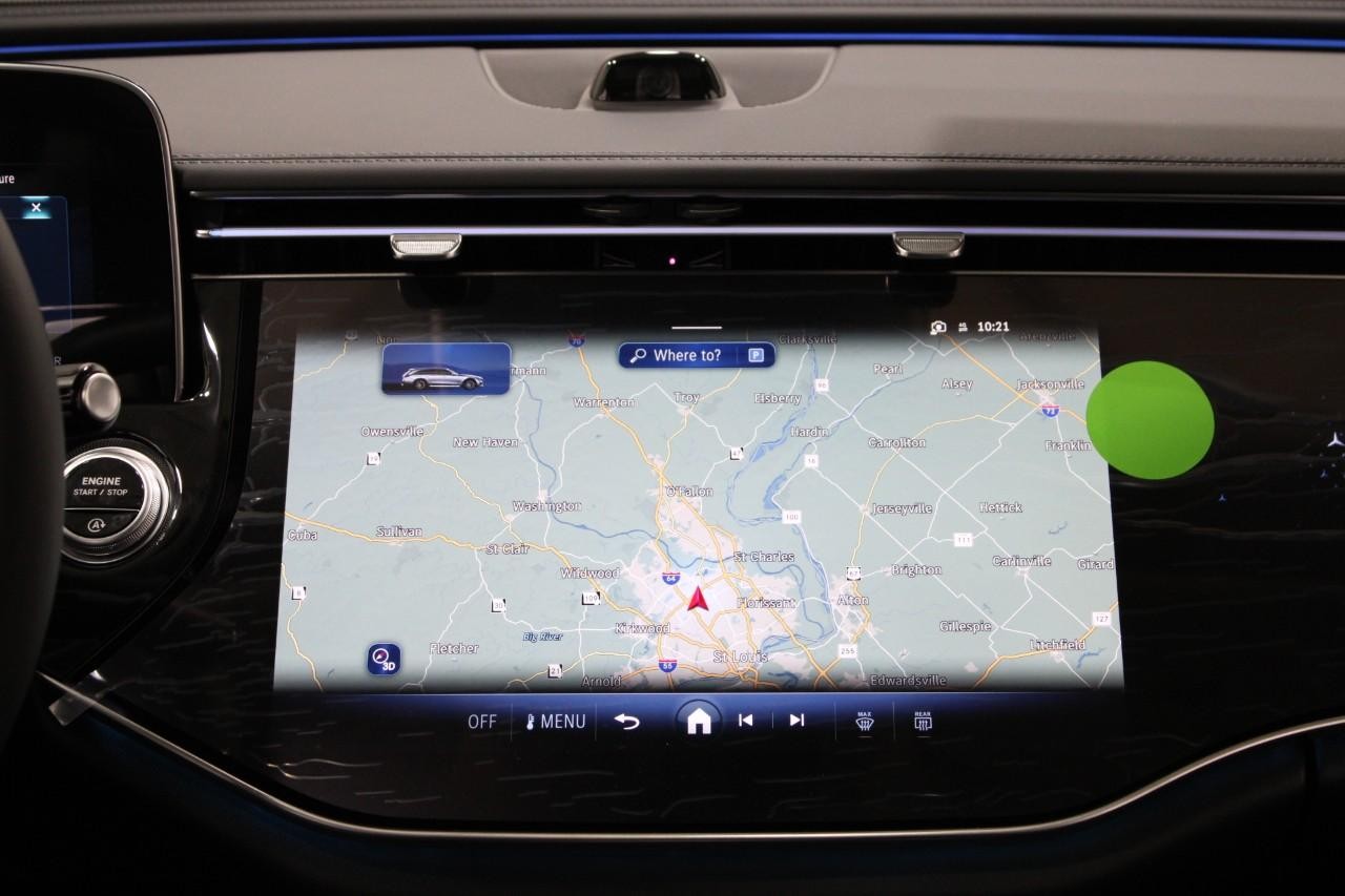 Mercedes-Benz E-Class Vehicle Full-screen Gallery Image 16