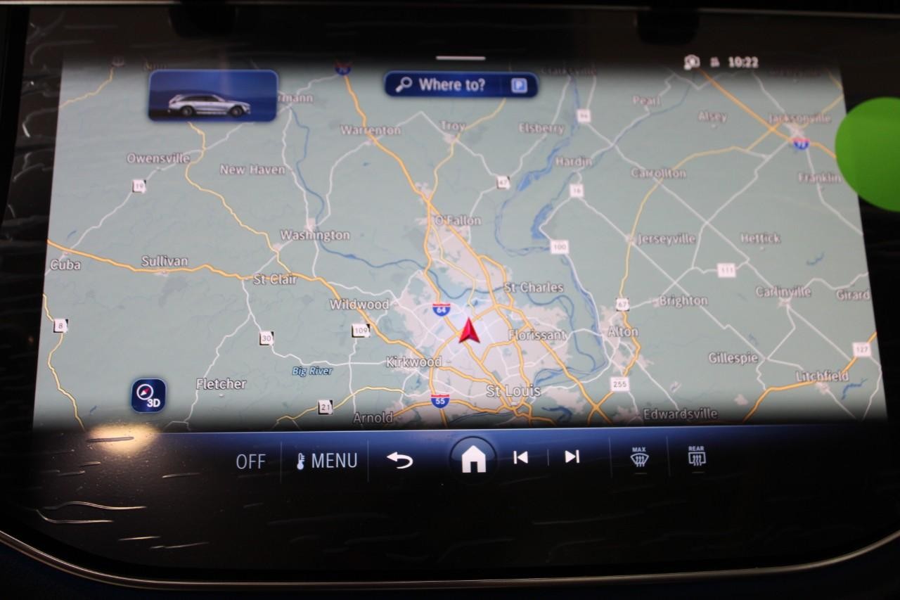 Mercedes-Benz E-Class Vehicle Full-screen Gallery Image 25