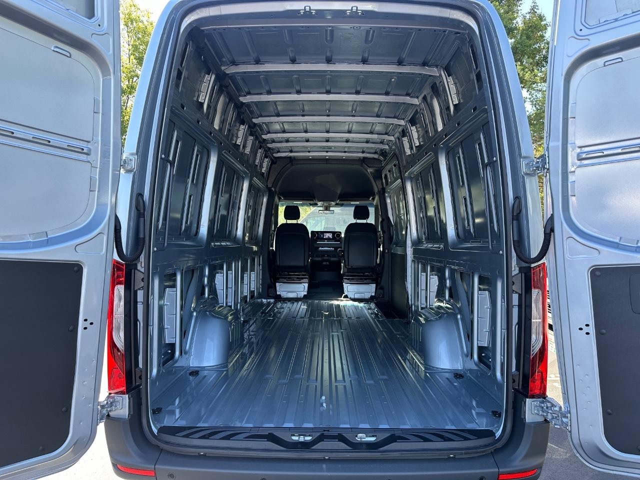 Mercedes-Benz Sprinter Cargo Van Vehicle Full-screen Gallery Image 5