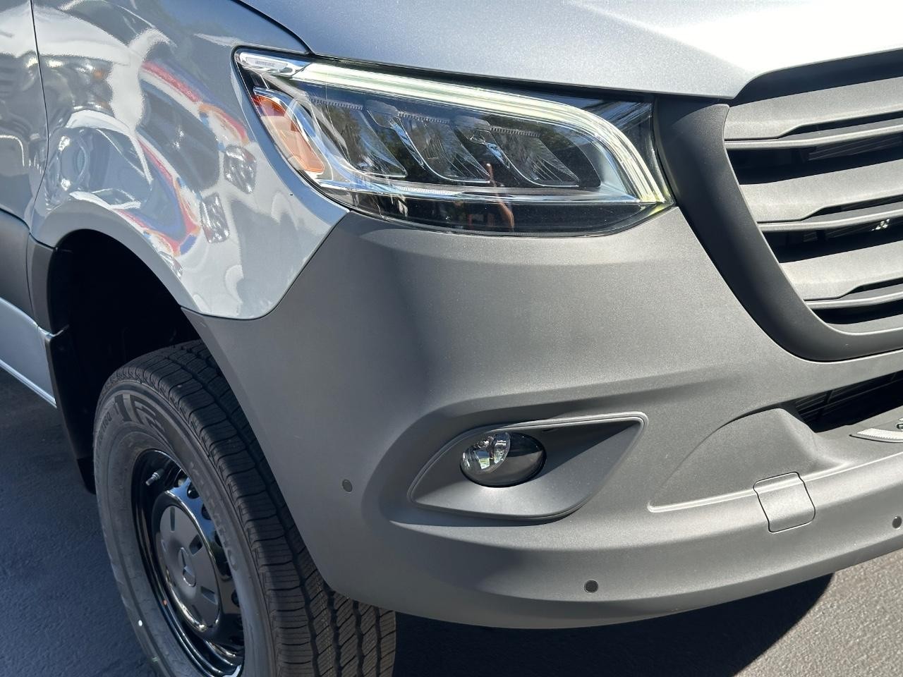 Mercedes-Benz Sprinter Cargo Van Vehicle Full-screen Gallery Image 8