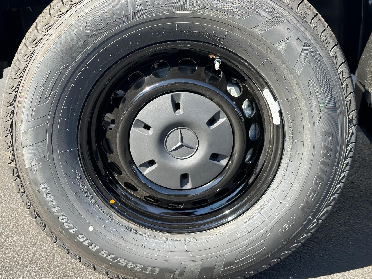 Mercedes-Benz Sprinter Cargo Van Vehicle Full-screen Gallery Image 10