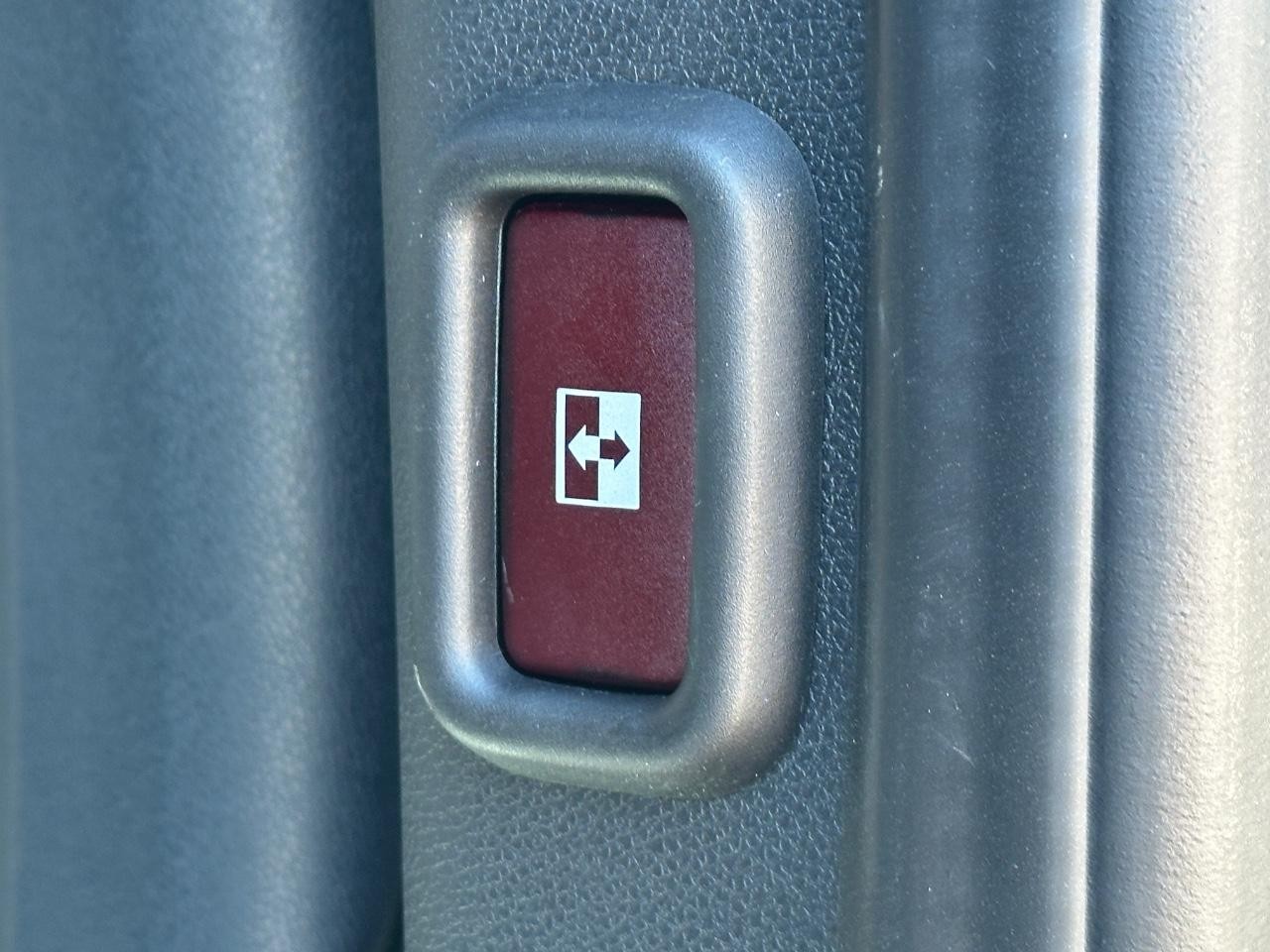 Mercedes-Benz Sprinter Cargo Van Vehicle Full-screen Gallery Image 15